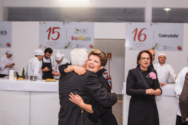 Jantar Eles na Cozinha expressa solidariedade da comunidade bento-gonçalvense
